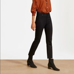 Everlane Kick Crop Jean in Black